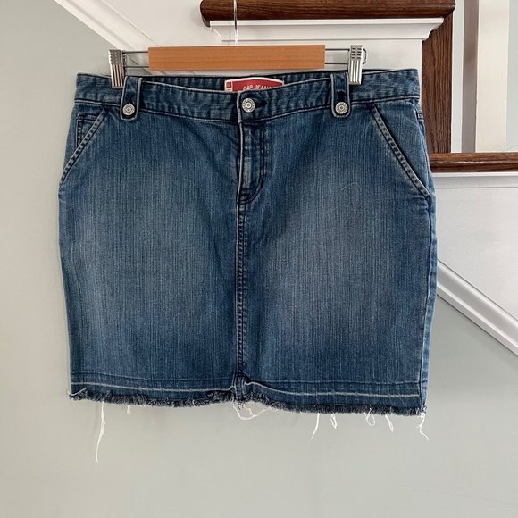 Gap Jeans Denim Skirt Size 12 - Distressed/Frayed Hem - Picture 1 of 11
